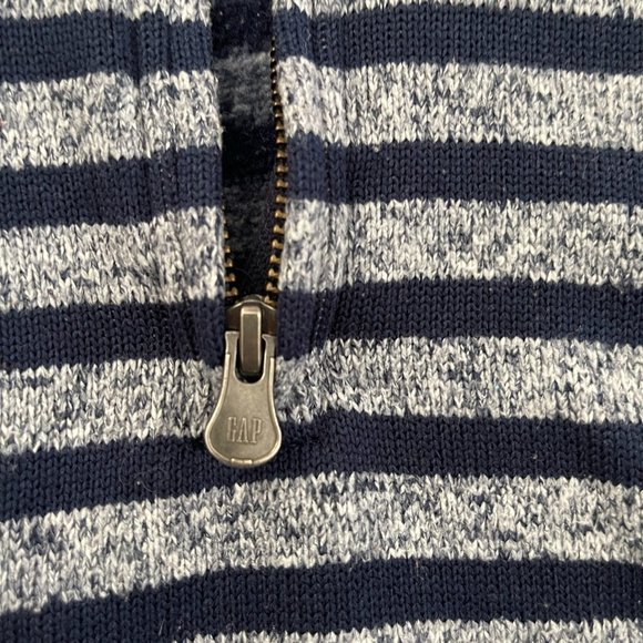 GAP Mockneck Sweater - Picture 2 of 4